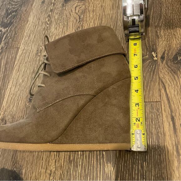 MOSSIMO SUPPLY CO Taupe Faux Suede Lace Up Booties Sz 10 - Picture 7 of 7